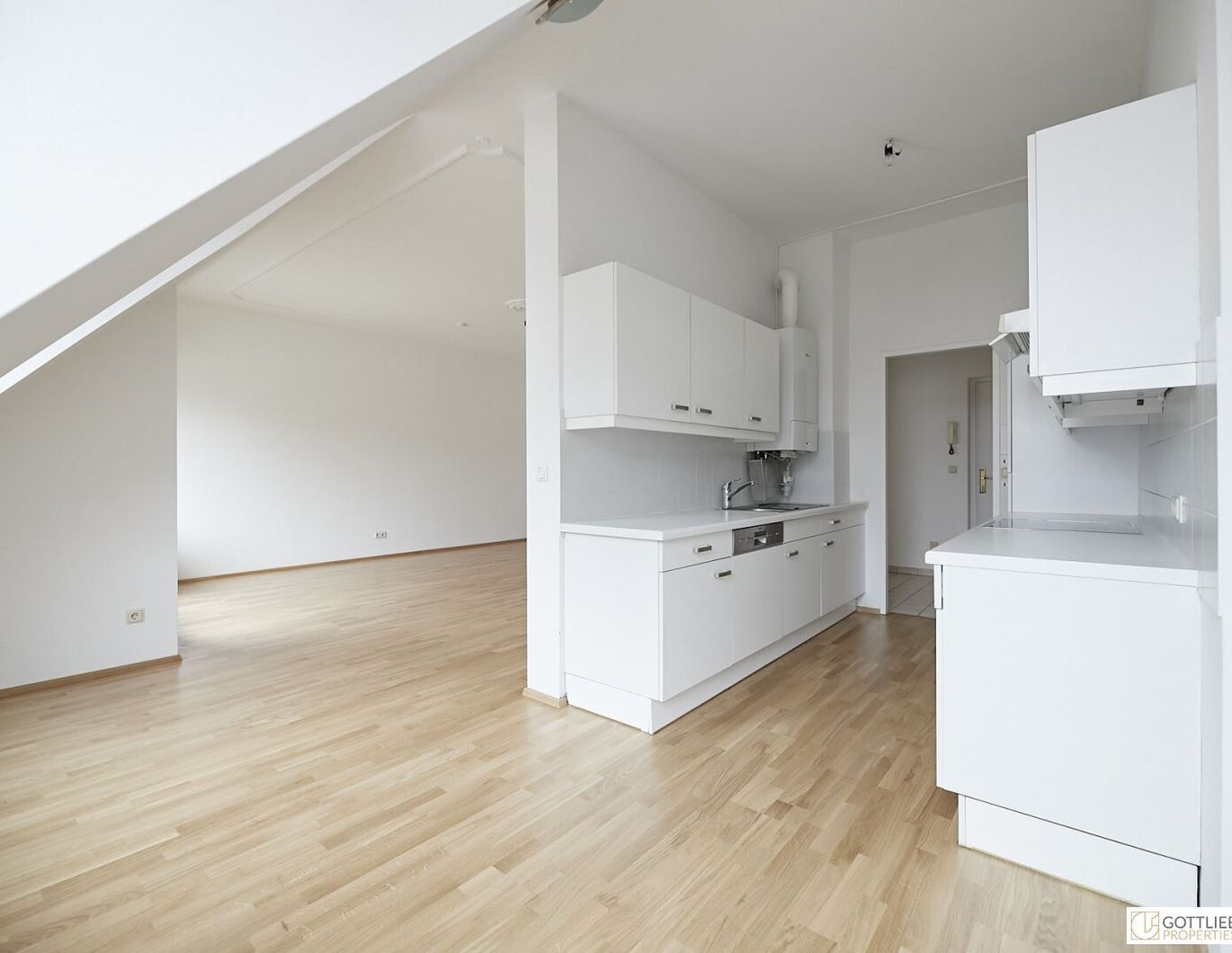 Bestlage Rathausplatz! Unbefristete 3-Zimmer-Wohnung mit Südloggia und optionalem Garagenplatz