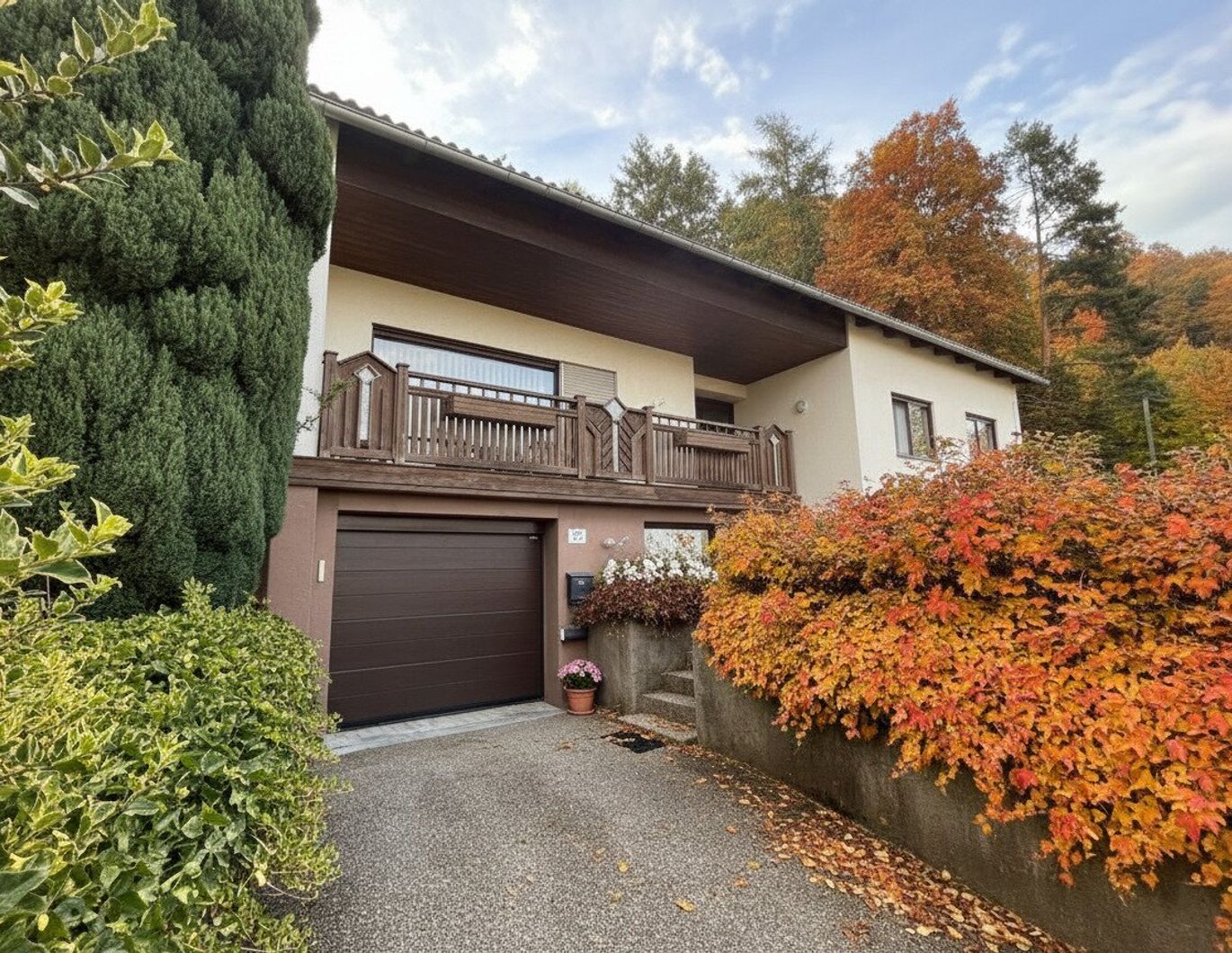 Gepflegtes Haus mit großem Grund und vielseitigen Möglichkeiten