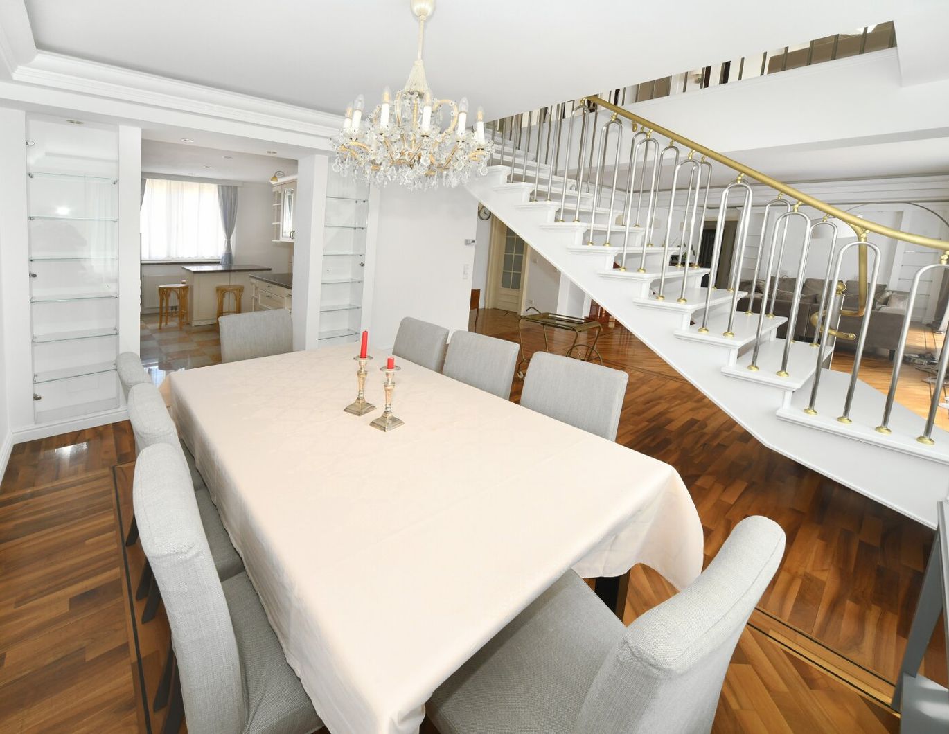 Stilvolle Maisonette in 1190 Wien: 228m² Luxus mit Sauna,Terrasse und Garage!