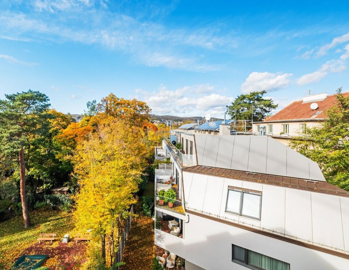 TOPPREIS! Fantastische Dachwohnung auf einer Ebene mit allen Features die man sich wünscht! Hohes Maß an Privatsphäre