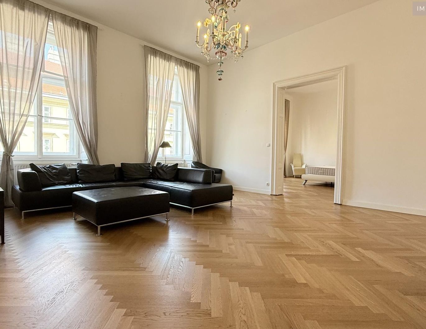 Prachtvolle Beletage mit Balkon in Bestlage am Rochusmarkt!