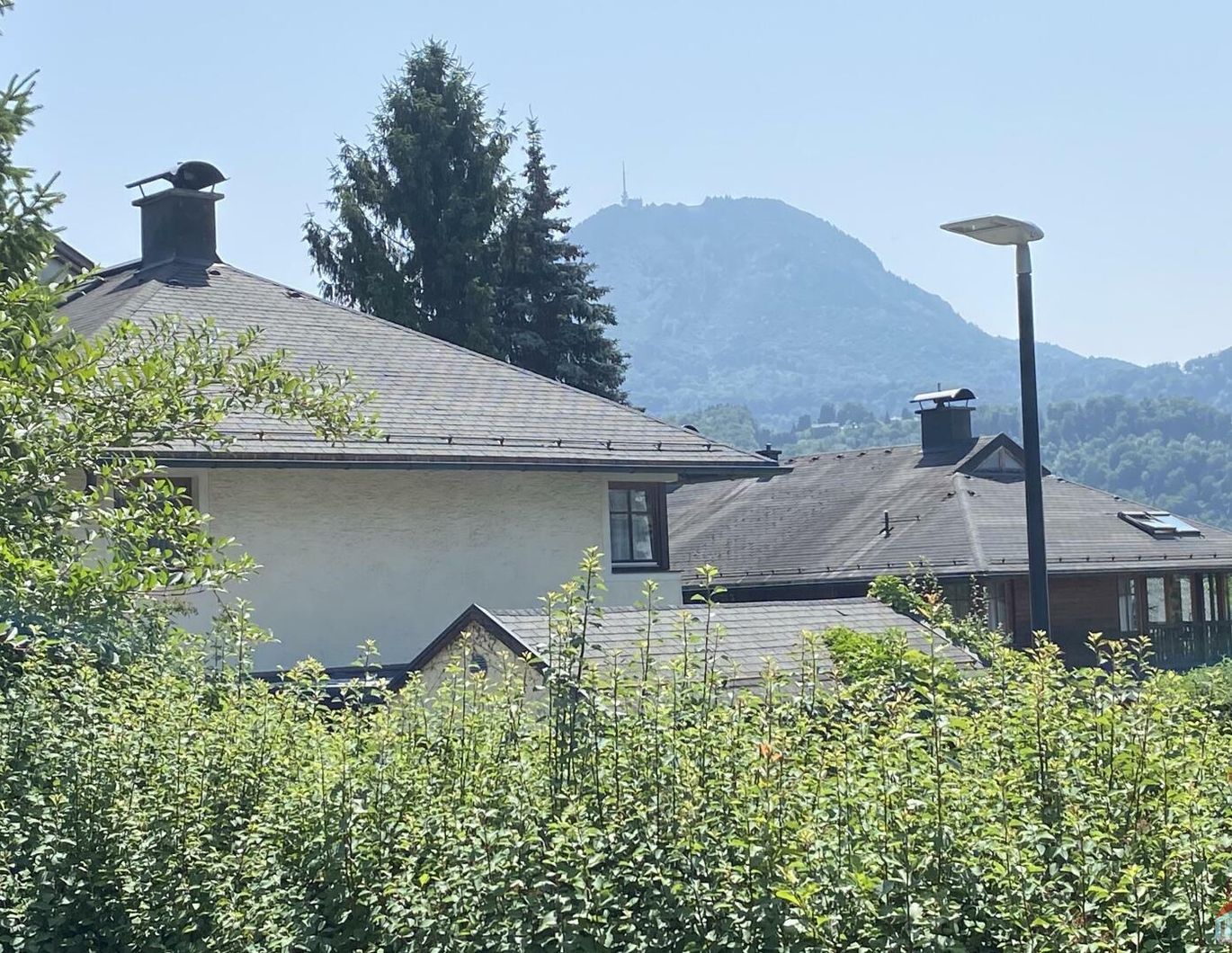 Stilvoller Bungalow in bevorzugter Lage - ganztags Sonne und Panonarama- Bergblick