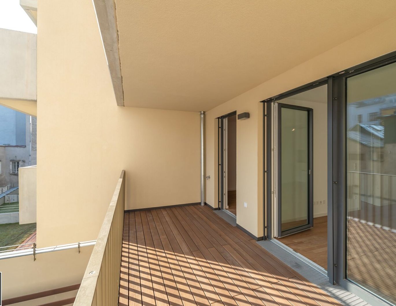 *** ab 1.1.26: Ruhige 2 Zimmer Neubau Wohnung mit Loggia in zentraler Lage ***