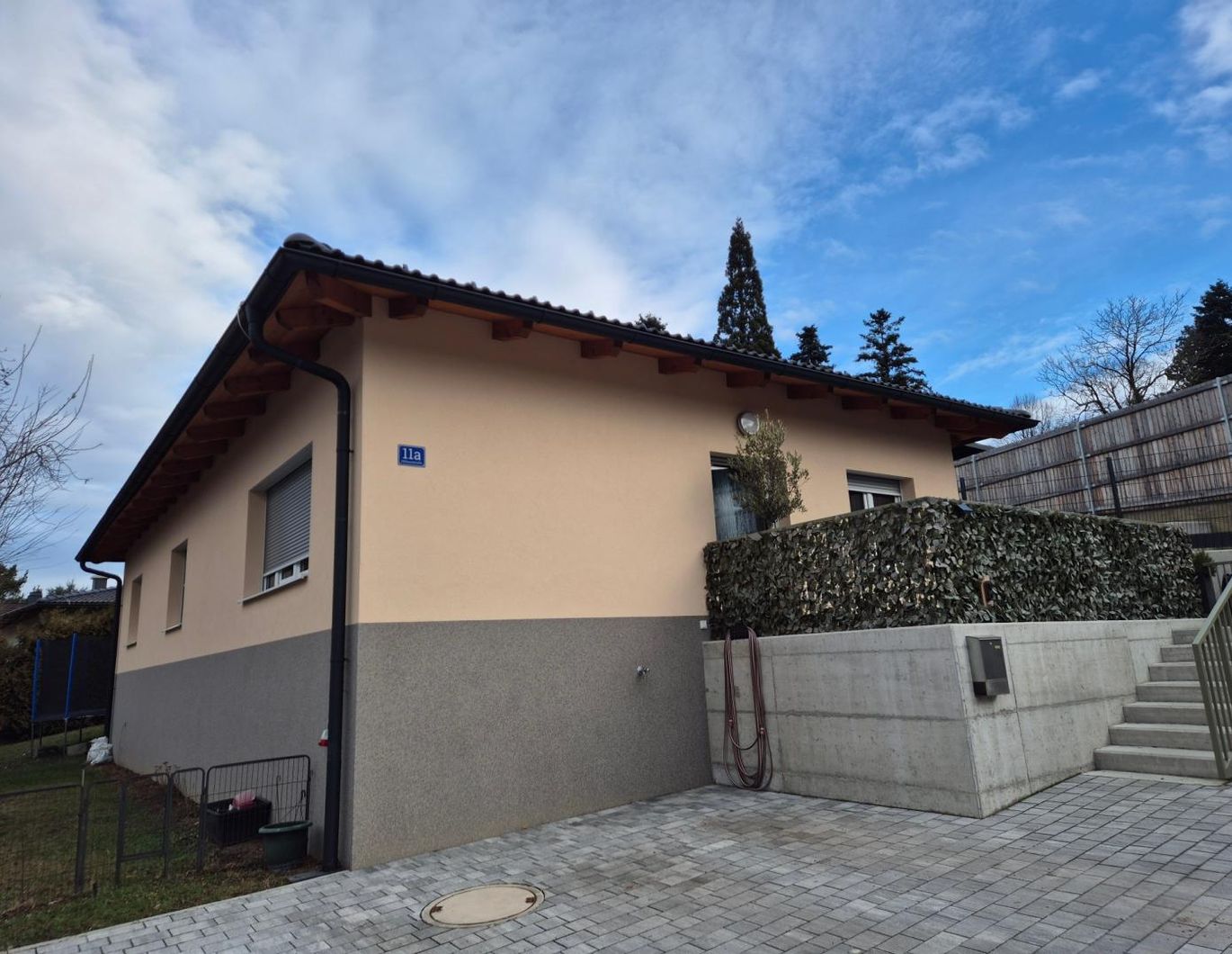 NEUBAU BUNGALOW IN SEHR GUTER WOHNLAGE MIT AUSBLICK
