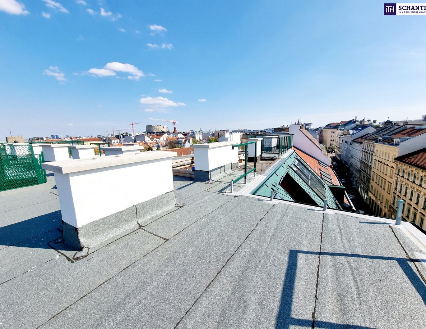 Neuer Preis! Einzigartige Eckwohnung im Dachgeschoss! Rarität in 1070 Wien! Viel Glas + 4 Zimmer + Atemberaubender Wienblick + Hochwertige Ausstattung + Beste Lage im Herzen der City!