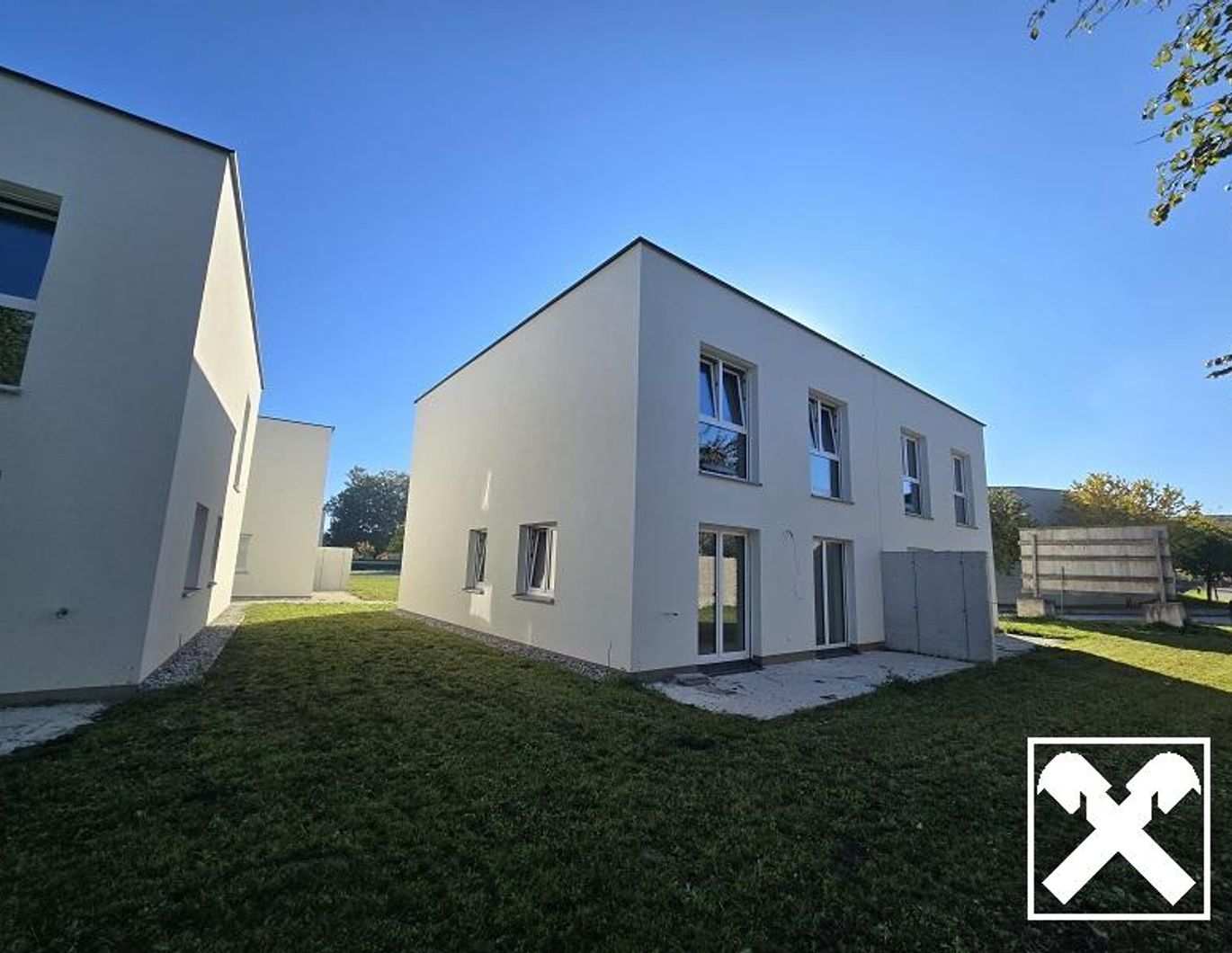 MODERN, MASSIV UND HOCHWERTIG VOM BAUMEISTER