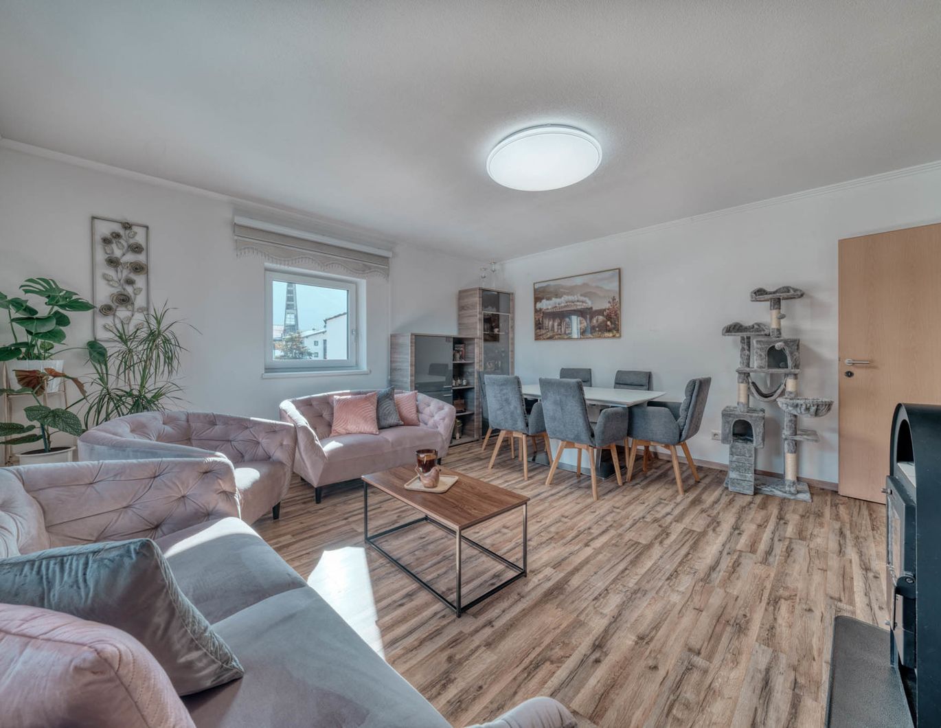 Familientraum! Großzügige 4-Zimmer Wohnung mit Garten zu verkaufen!