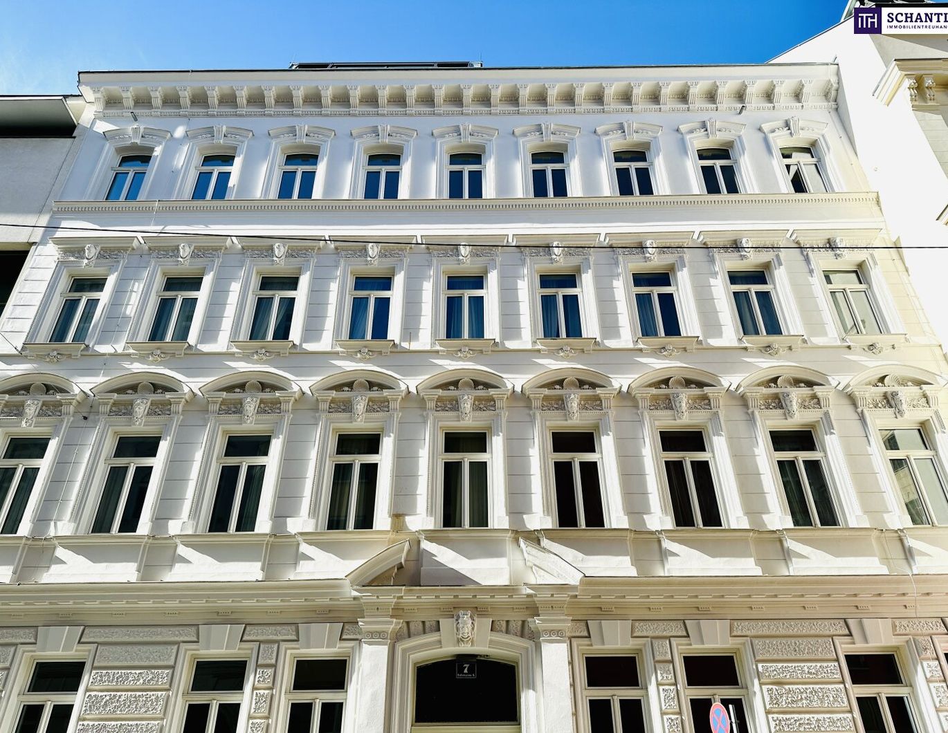 Treten Sie ein in diesen prunkvollen Altbau! Anschauen lohnt sich!