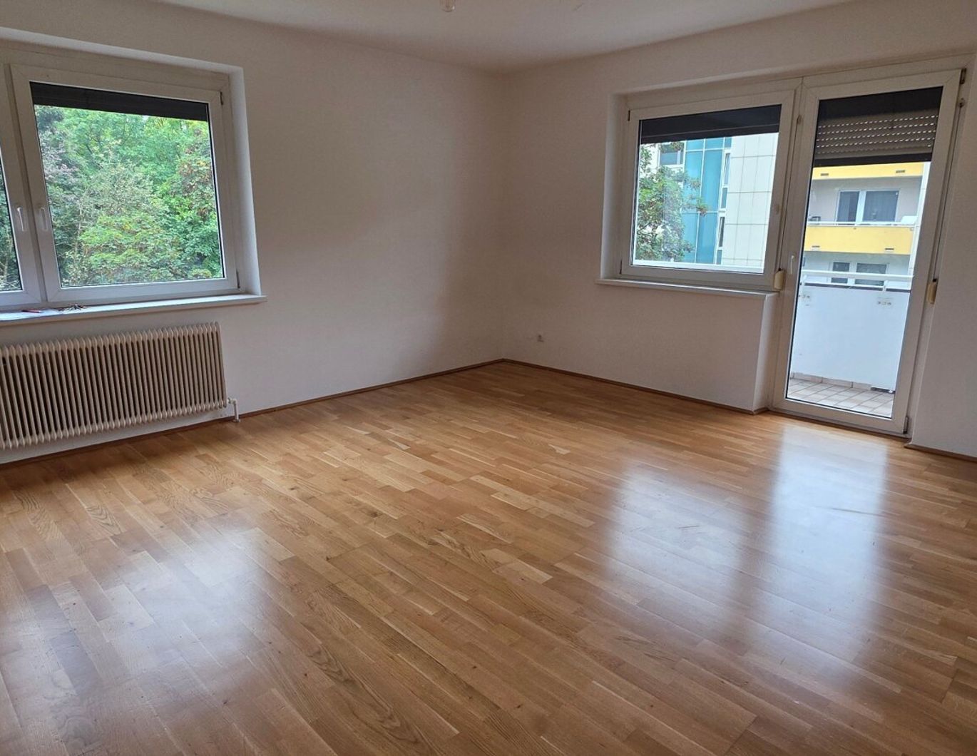 Großzügige 2-Zimmer-Wohnung zum wohlfühlen mit herrlicher Loggia ins Grüne!