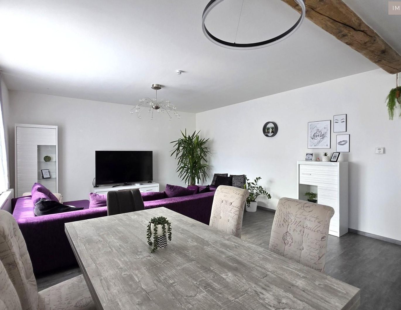 NEUFELD!!! Top-saniertes, großzügig angelegtes Haus mit Salzwasserpool und Garage!!