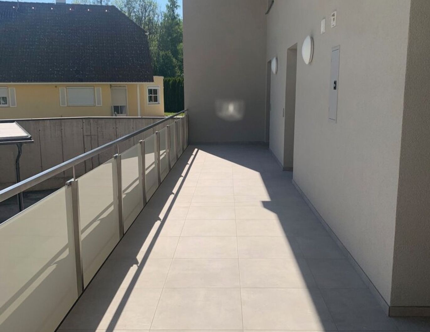 Erstbezug - Maisonettewohnung mit überdachter Terrasse, Garten und Garage