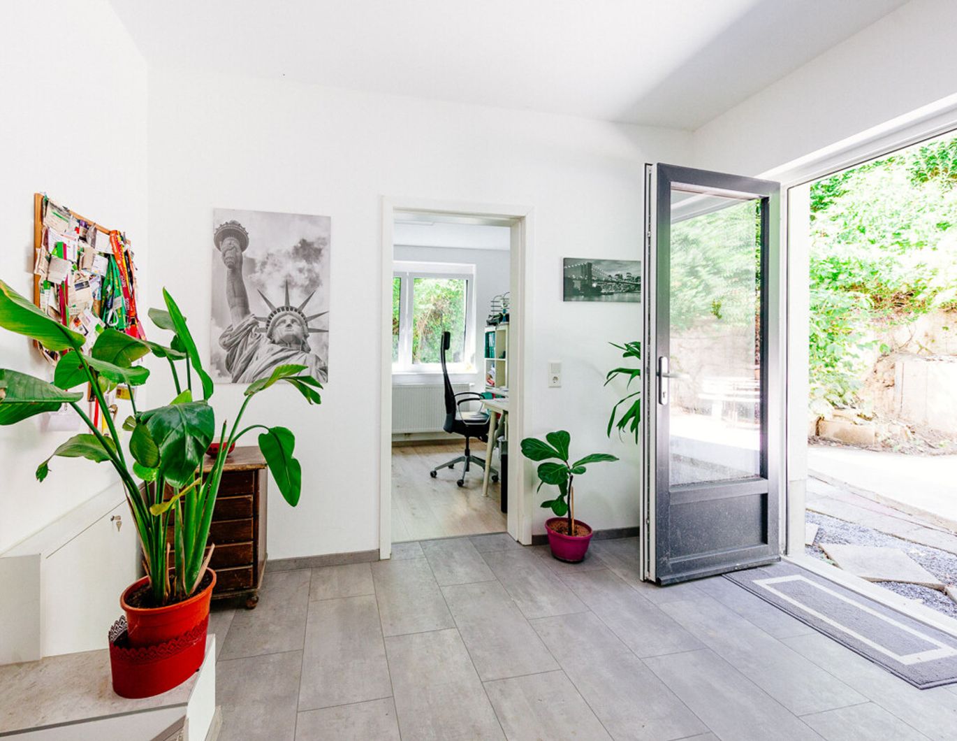 Zeitgemäße Technik und wildromantischer Garten - Einfamilienhaus Nähe Stadtzentrum