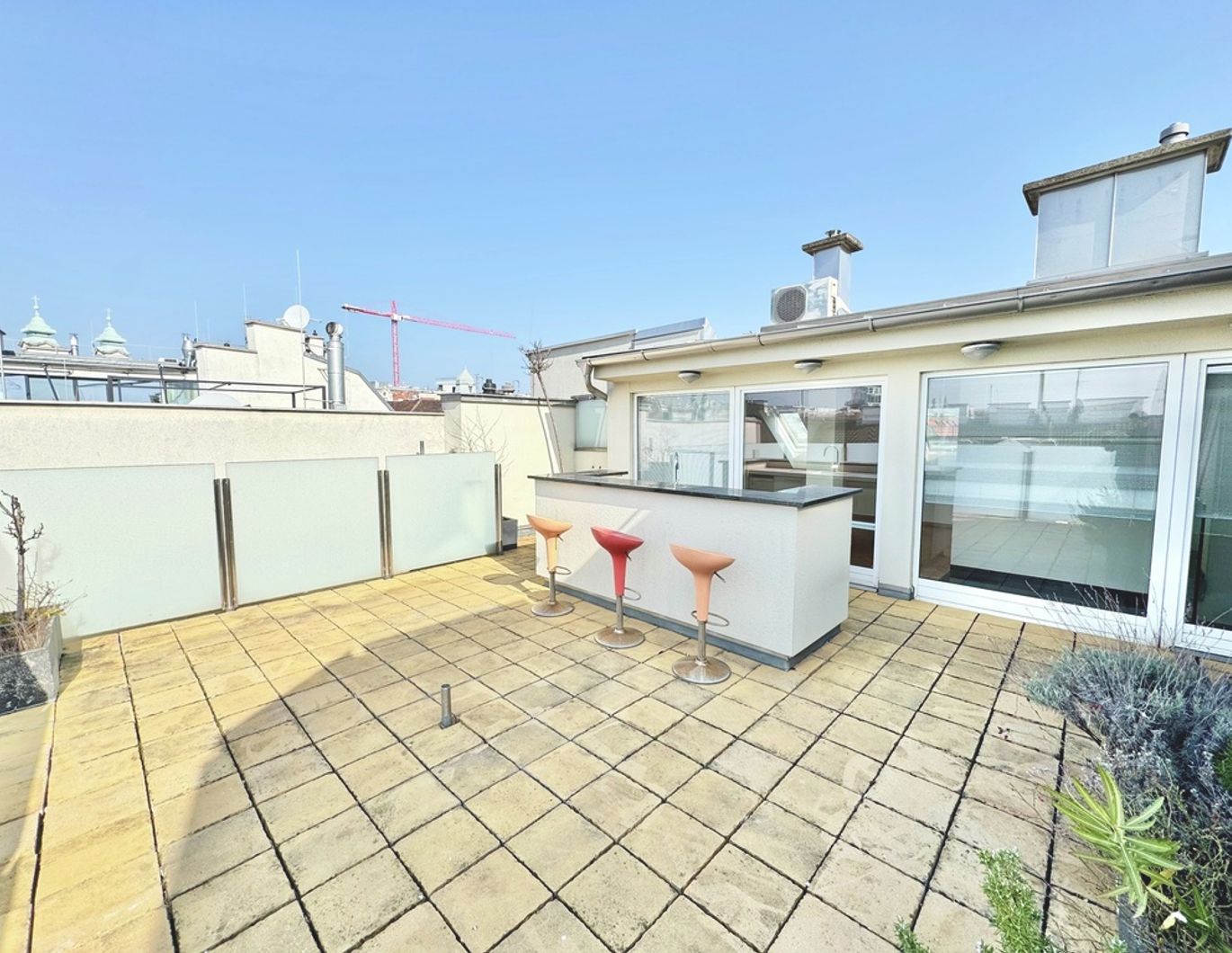 LAIMGRUBENGASSE | EXKLUSIVE DACHTERRASSENWOHNUNG | TRAUMHAFTER 360° WIEN-BLICK | 4 ZIMMER | NÄHE NASCHMARKT