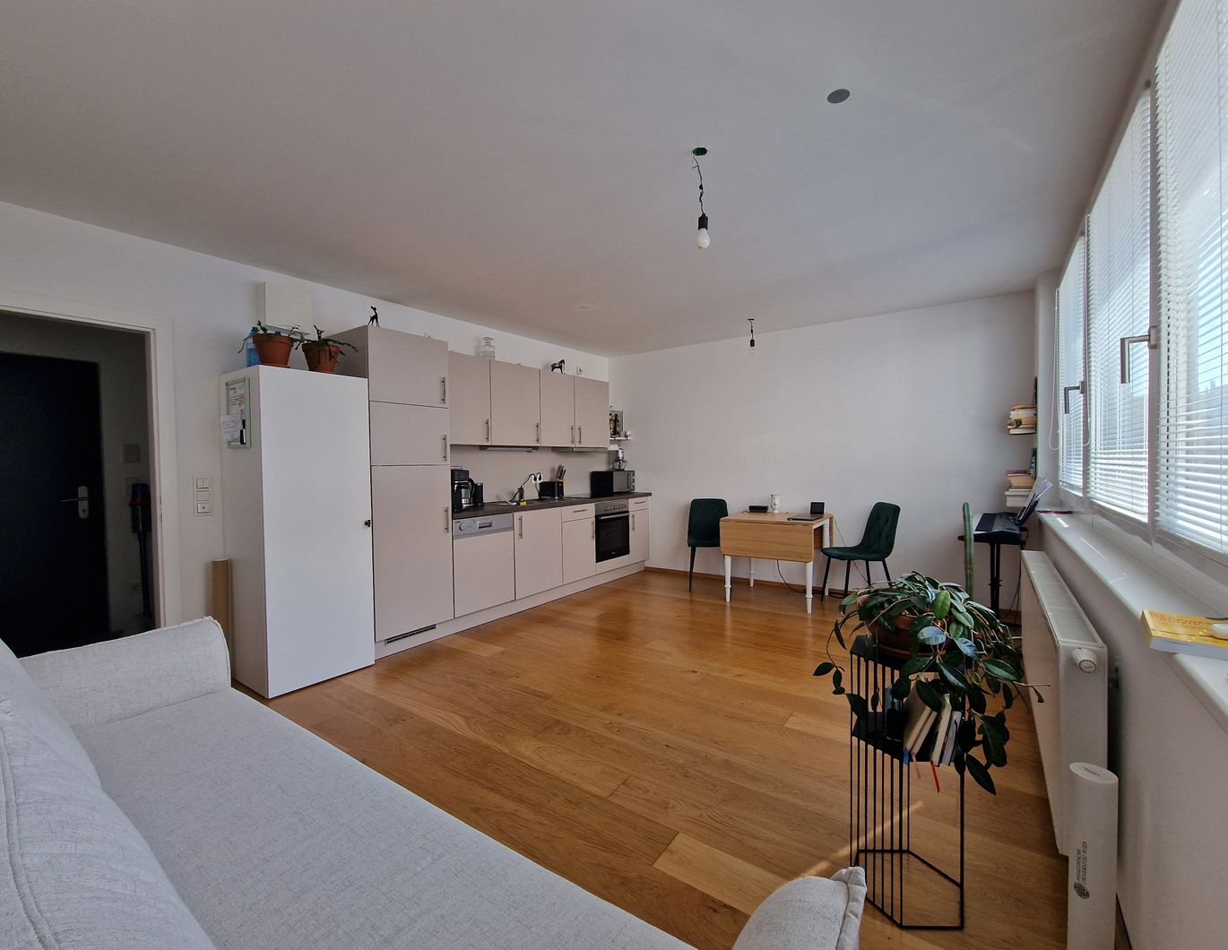 Helle 1-Zimmer-Neubauwohnung mit Einbauküche in ruhiger Lage