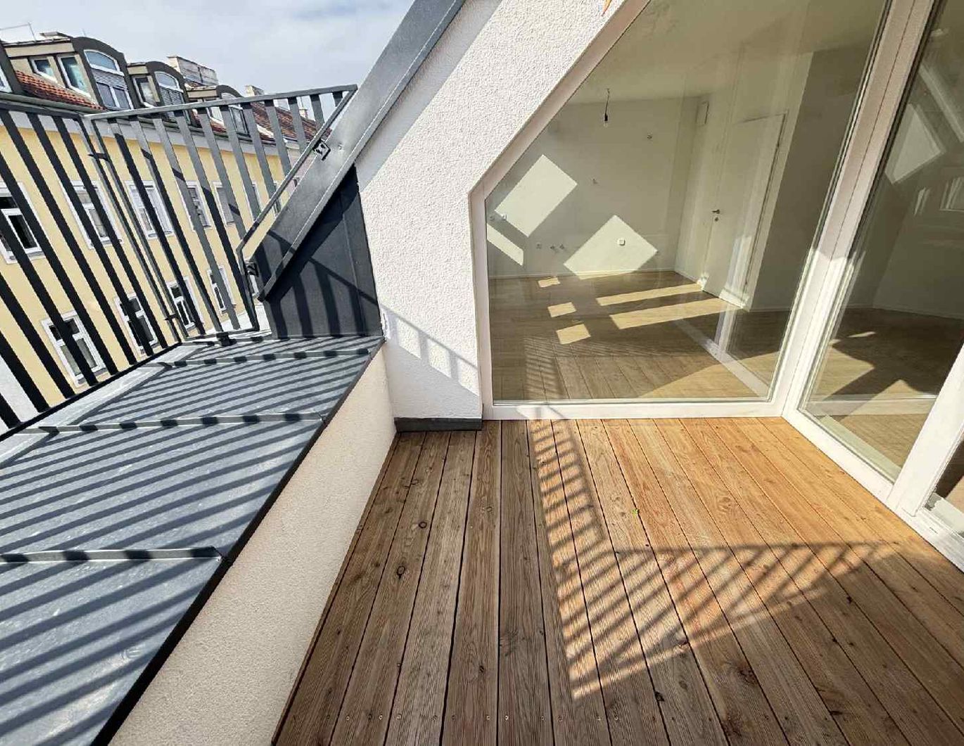 Sonnige Maisonette mit Charme, Sonnenterrasse & Garage beim Kutschkermarkt 1180 Wien