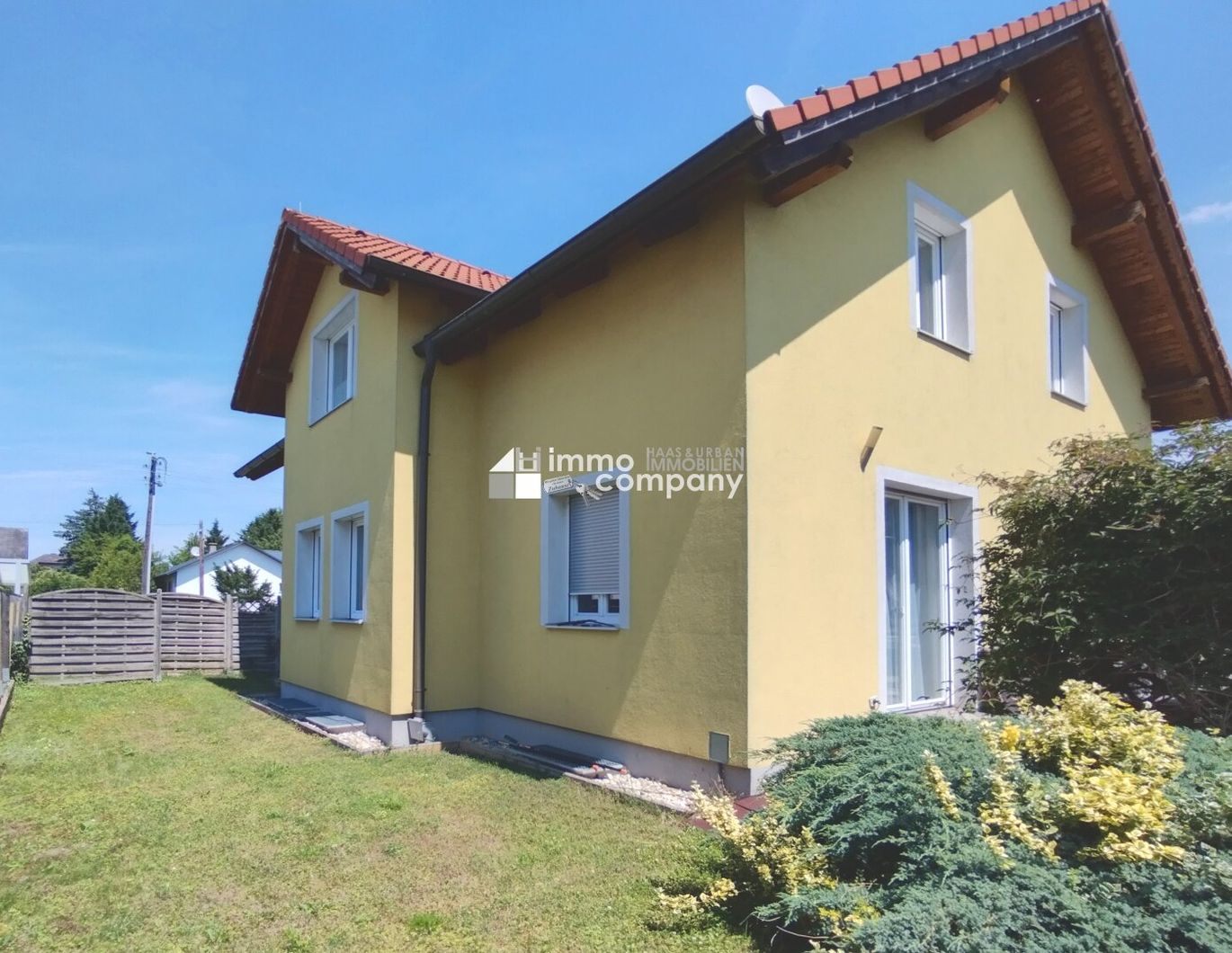Geräumiges großes Familien - Haus in sehr gutem Zustand - 6 Zimmer - großer Garten - zusätzlicher Wohnraum im Keller - Pool - Garage