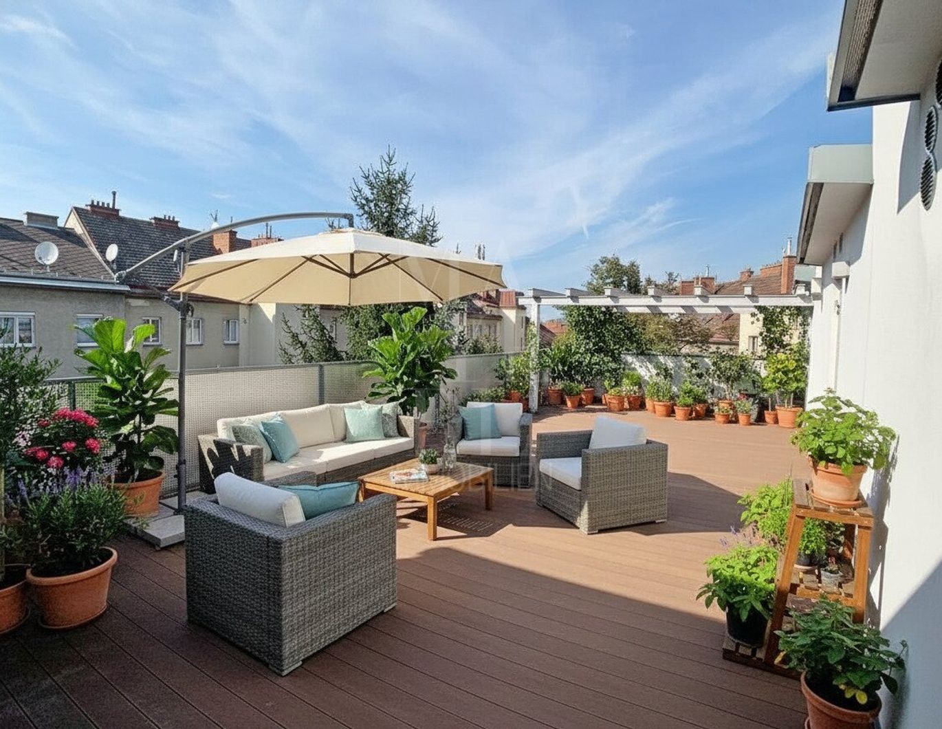 erstklassige Dachterrassenwohnung mit großer Terrasse
