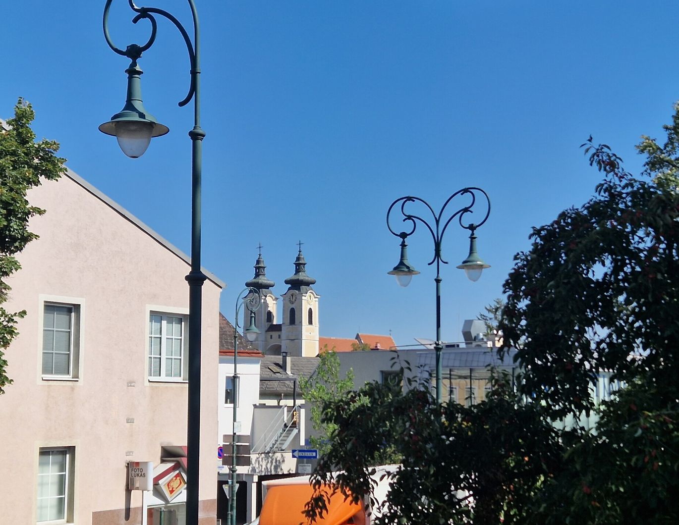 TRAUMHAFTE DACHGESCHOSSWOHNUNG MIT HERRLICHER TERRASSE - ÜBERGABE ERFOLGT BEZIEHBAR UND SCHLÜSSELFERTIG