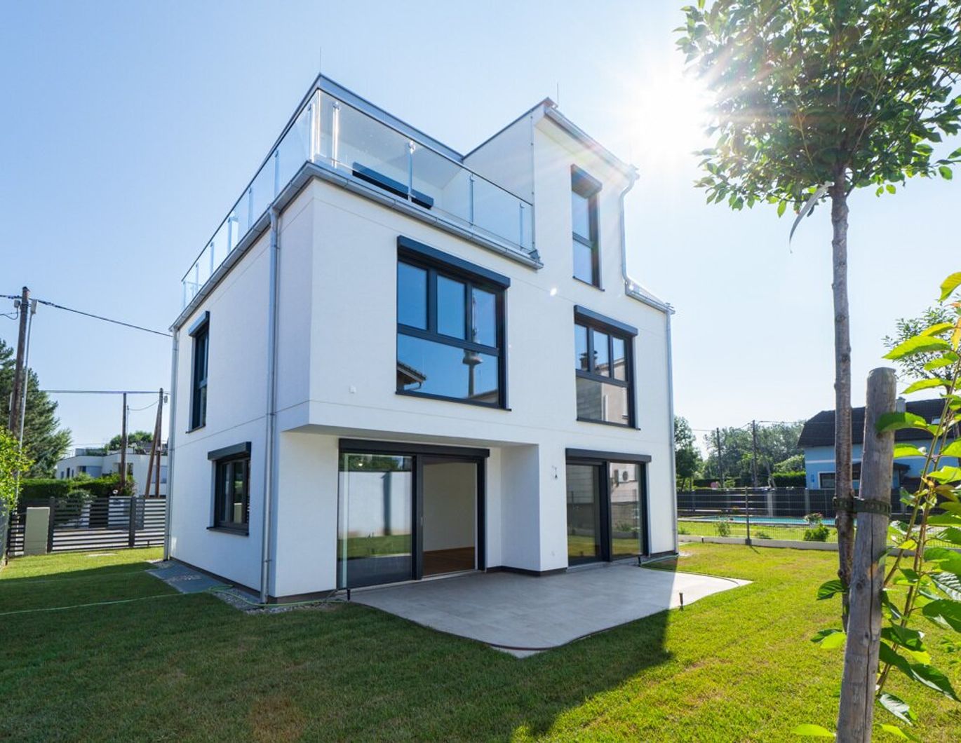 Modernes Wohngefühl in bester Lage - großzügiges Einfamilienhaus auf Baurechtsgrund