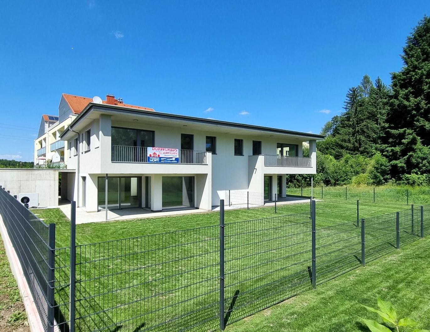 NEUBAU - DOPPELHAUSHÄLFTE IN SONNIGER LAGE