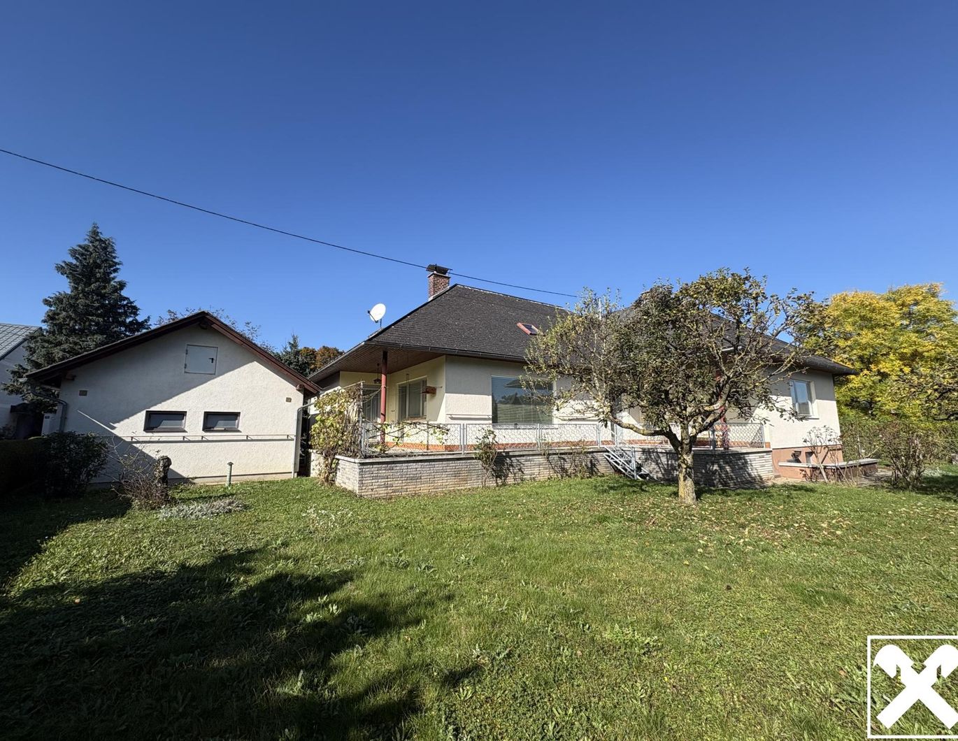 Bungalow aus den 70er Jahren mit ausbaubarem Dachboden