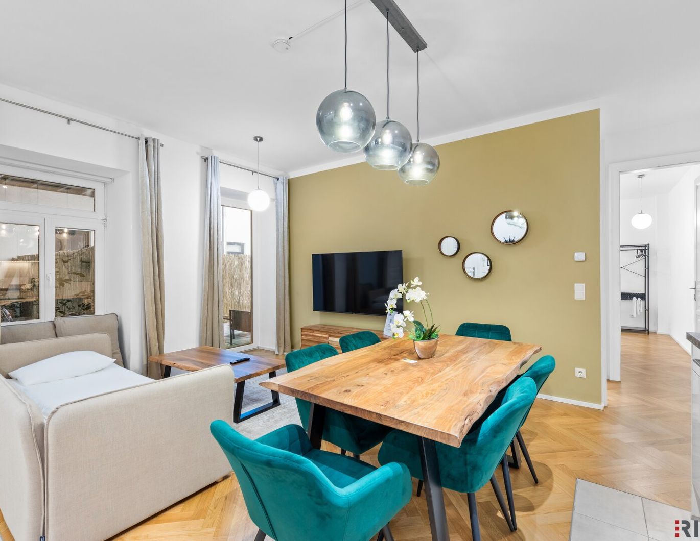 Sanierter STILALTBAU mit HOFTERRASSE in RUHELAGE | Ca. 2 Min. zur U4 SCHÖNBRUNN | Ca. 15 Min. in den 1. Bezirk