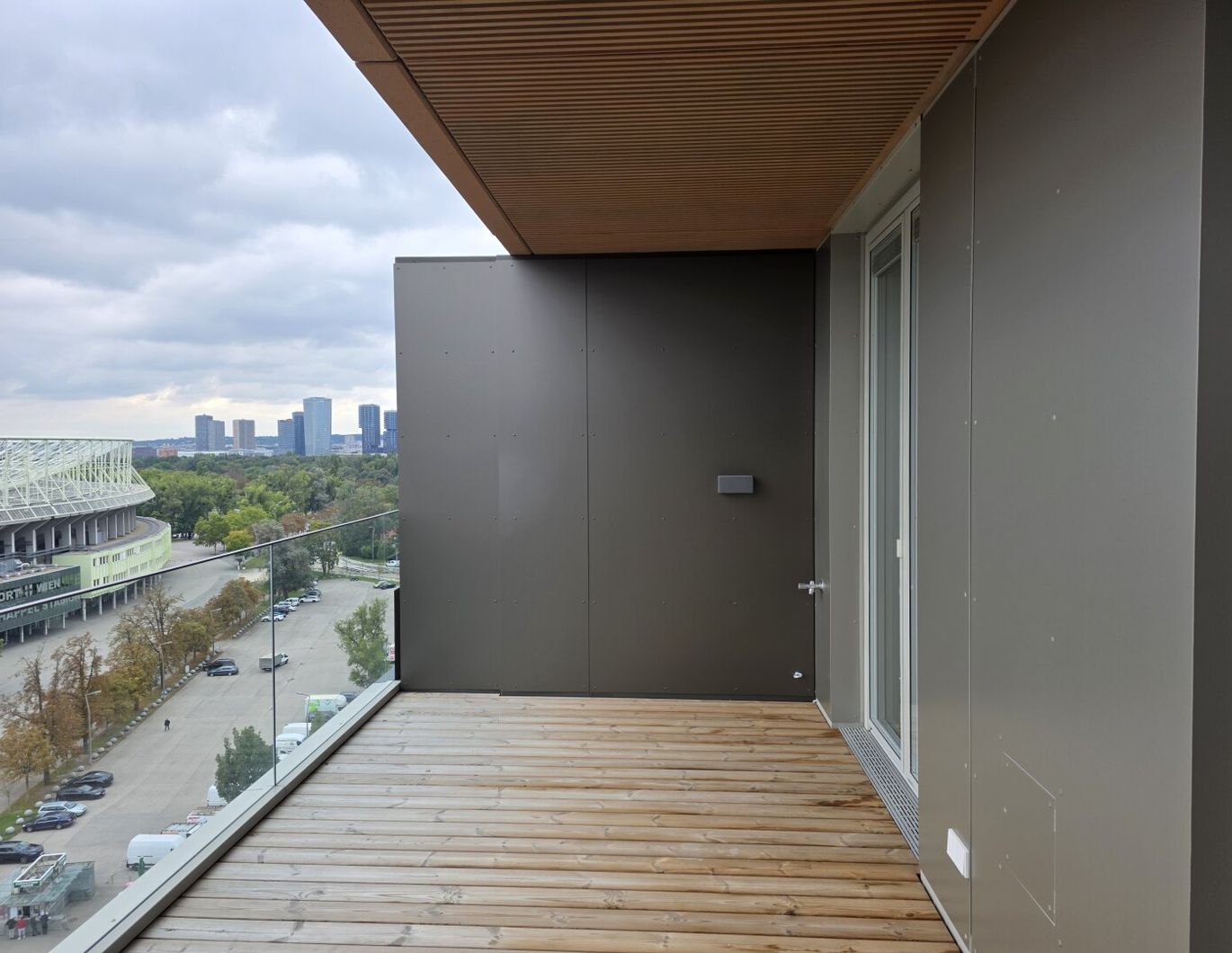 Hochhaus Grünblick: Erstbezug 11.OG Ostseite | U2 | XL-Balkon