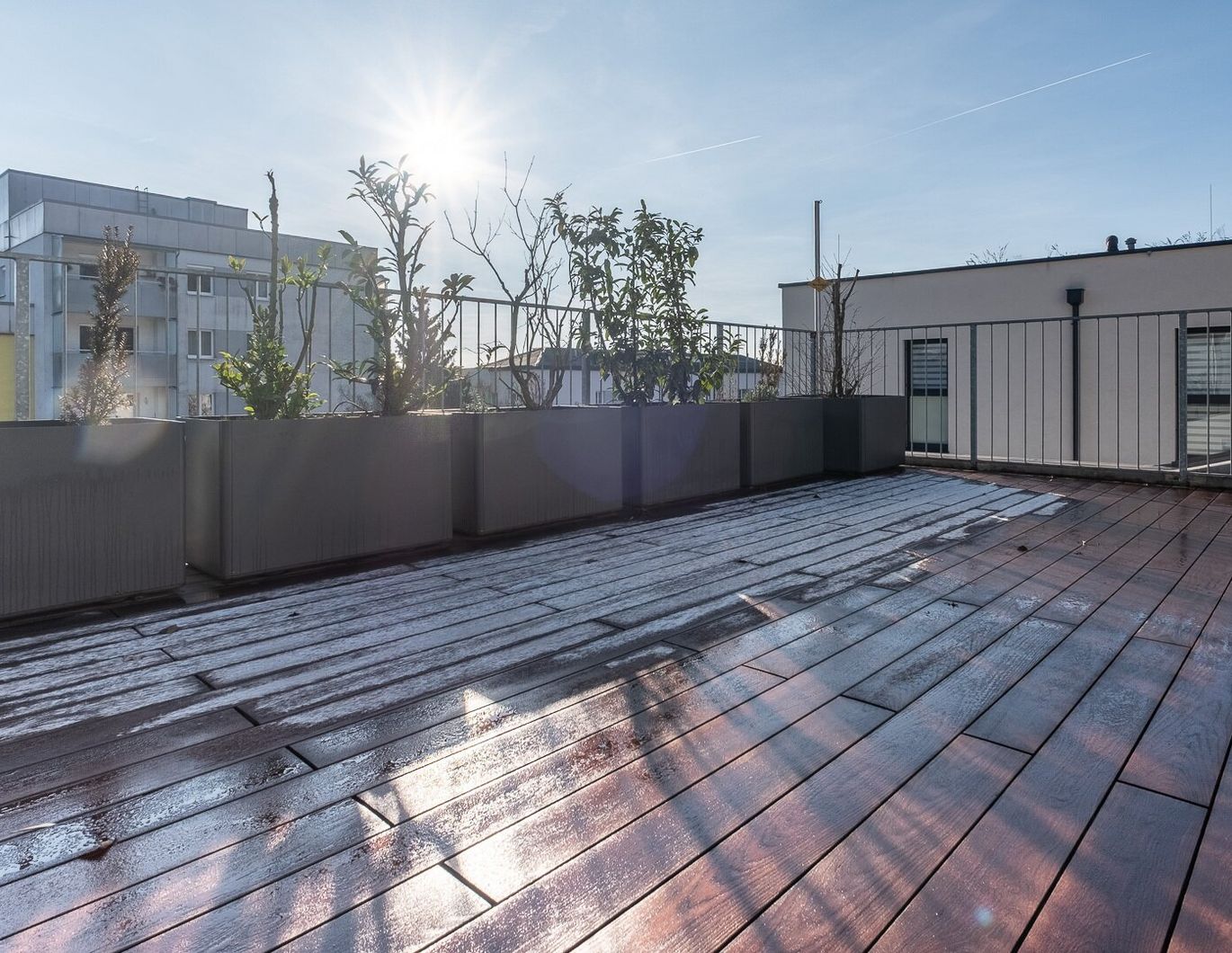 LINZ. ANGENEHME WOHNATMOSPHÄRE MIT GROSSER TERRASSE.