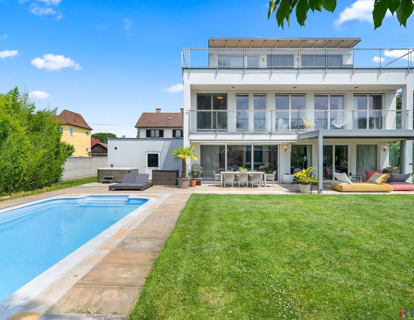 Modernes Einfamilienhaus mit beheiztem Pool | Weitblick zum Schneeberg | knapp 1200 m2 Eigengrund