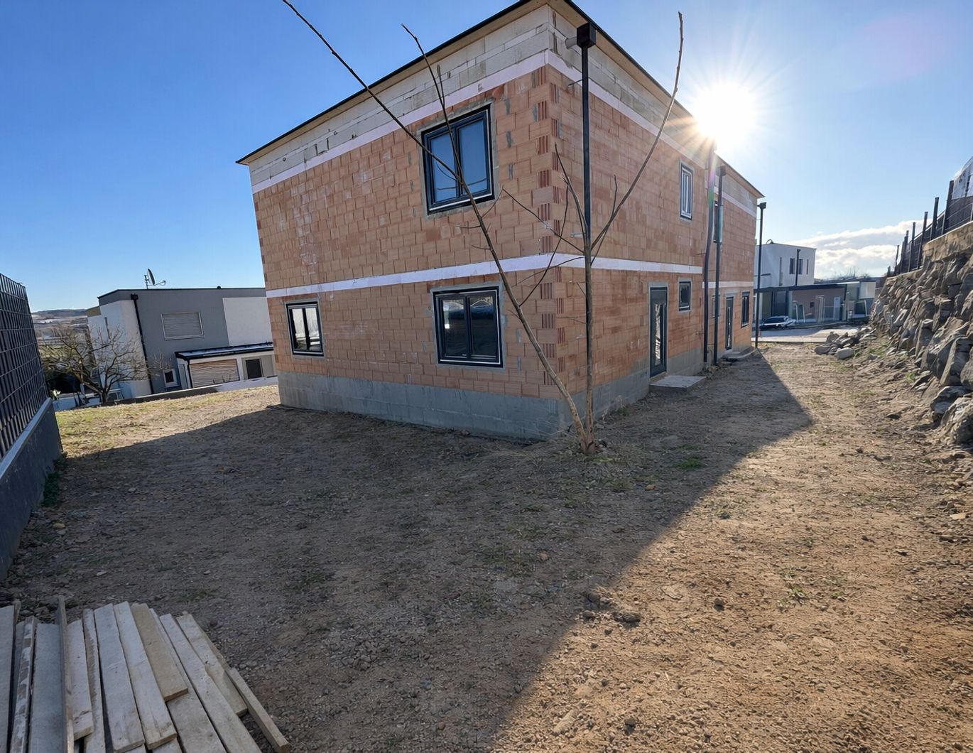 Ruhige Wohnsiedlung - Energieeffiziente Neubau-Doppelhaushälfte