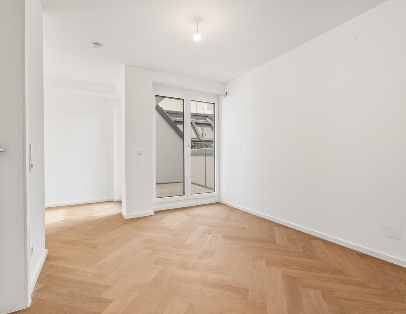 Sanierter Stilaltbau mit exklusivem Dachaubau - Wohnen über den Dächern des Dritten