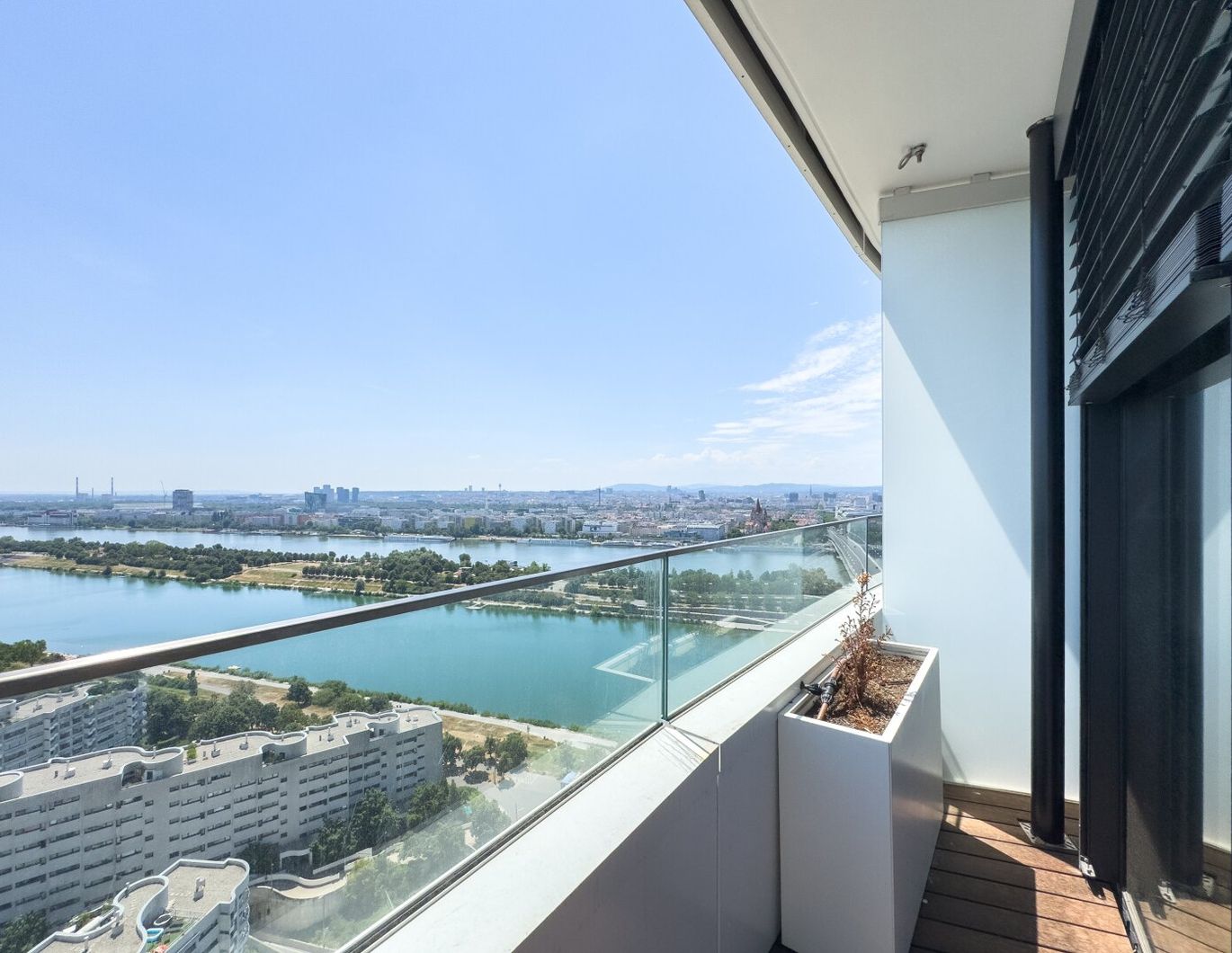 LUXUS ÜBER DEN DÄCHERN WIENS - IHR APARTMENT IM HÖCHSTEN WOHNTURM ÖSTERREICHS