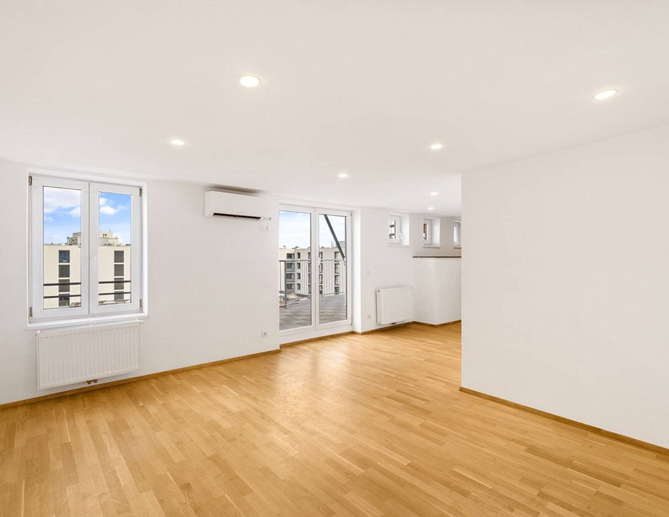 Helle DG-Wohnung mit optimaler Verkehrsanbindung