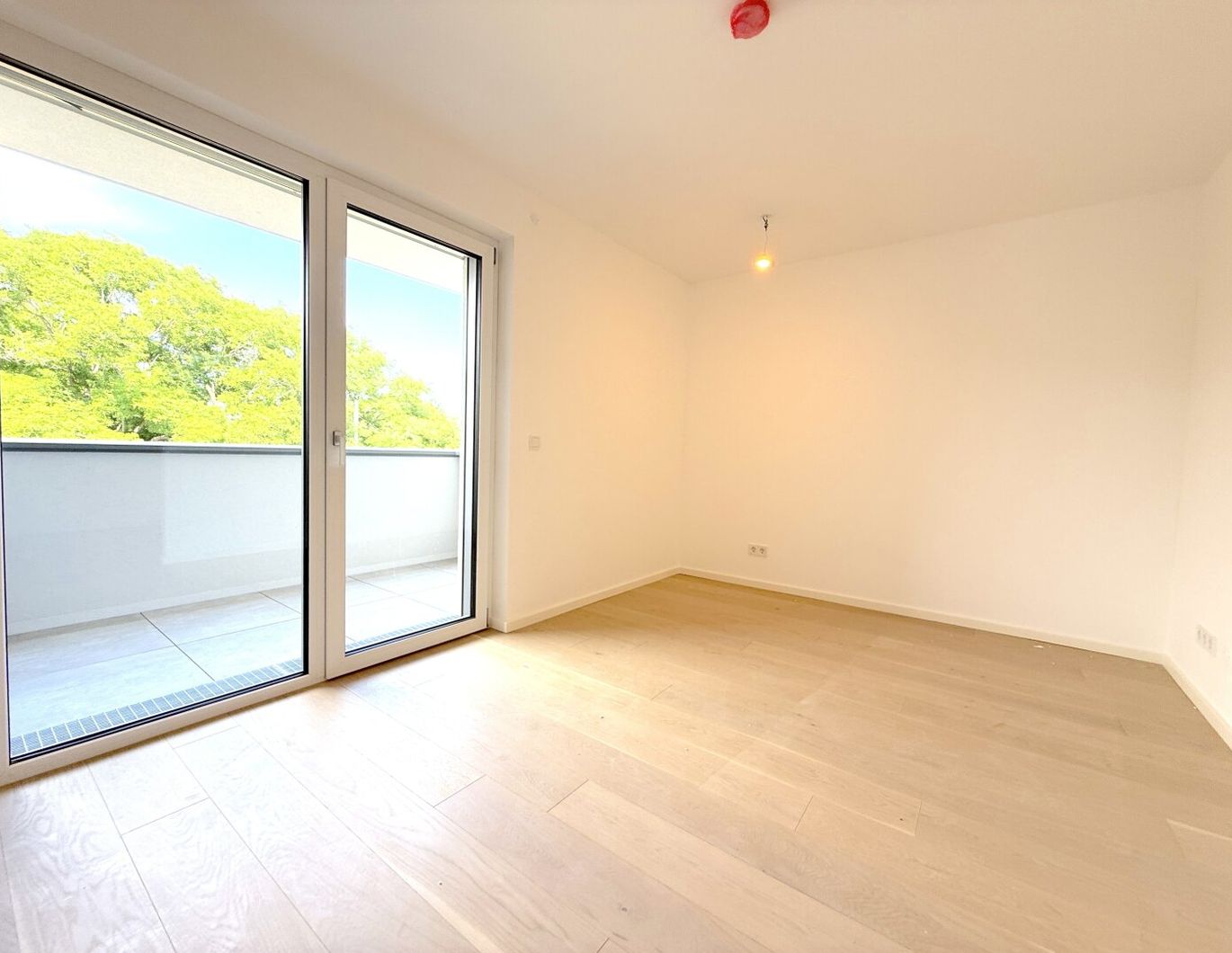 EHK 100 | 2 Zi Balkonwohnung in belebter Lage