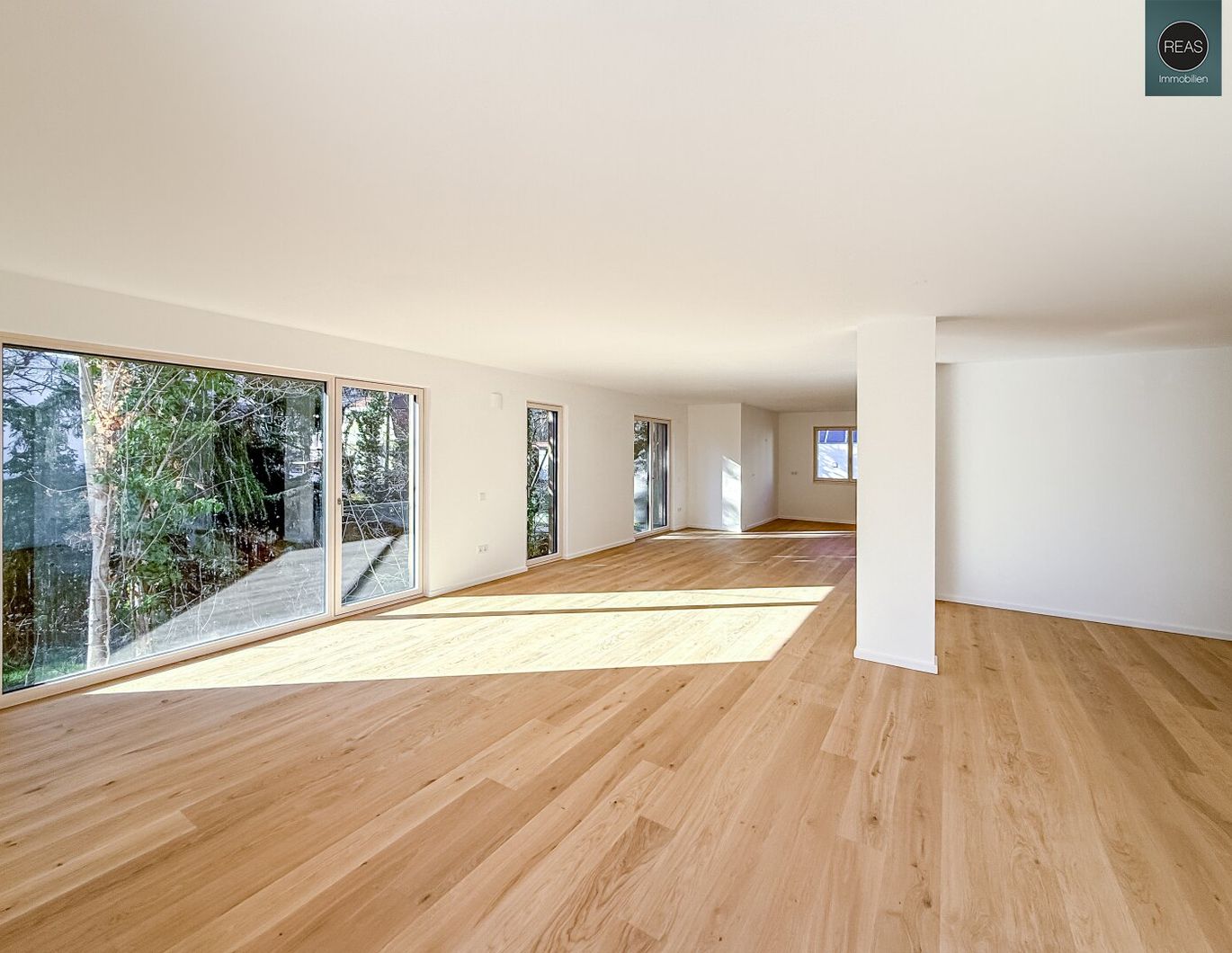 Erstbezug: Etagen - Wohnung mit extra großem Balkon - Naturnahes Wohnen in Wien Hietzing - Exklusives Leben nahe dem Roten Berg!