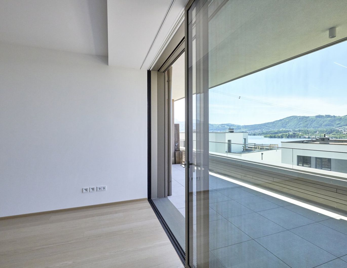 Signature Residence - Modern, Design & Lifestyle !! 2-Zimmer Luxuswohnung mit Traum Seeblick !!