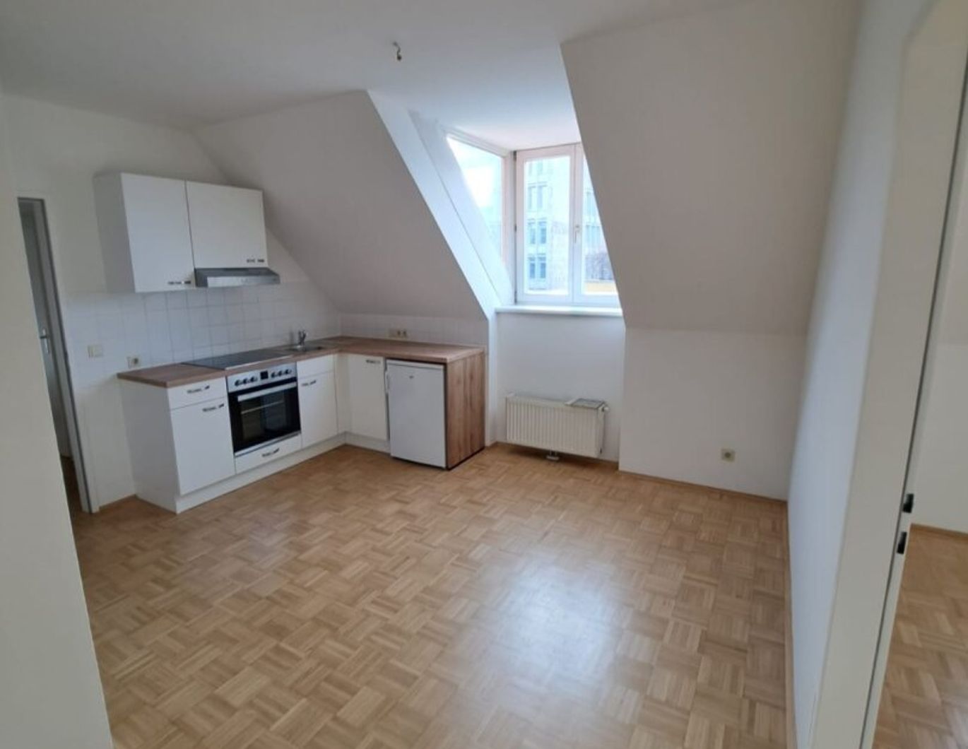 Lichtdurchflutete Dachgeschosswohnung mit Charme, WG-tauglich oder Pärchenhit nähe TU-Graz!