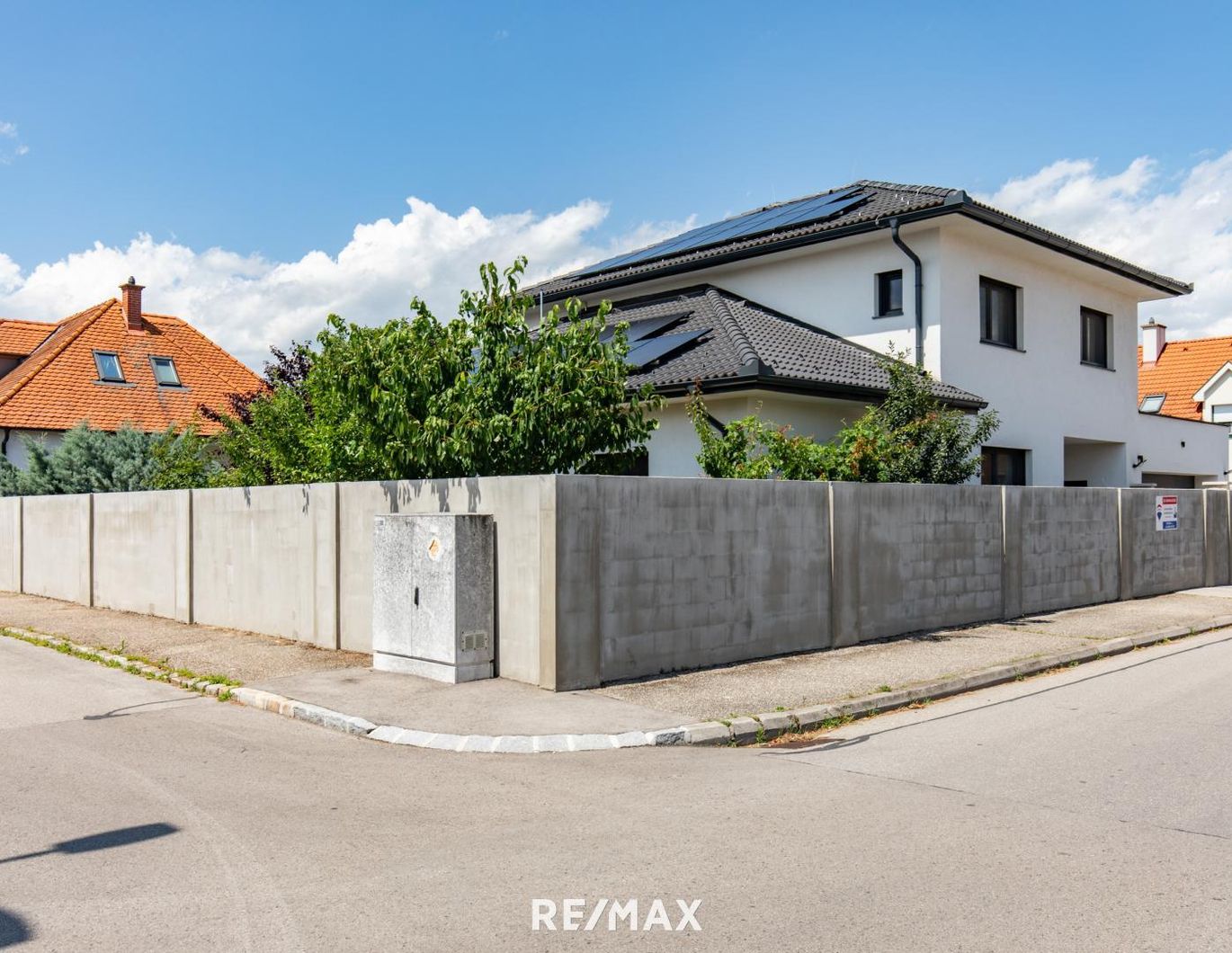 Großzügiges Familienhaus mit Garage, Photovoltaik, Einliegerwohnung!