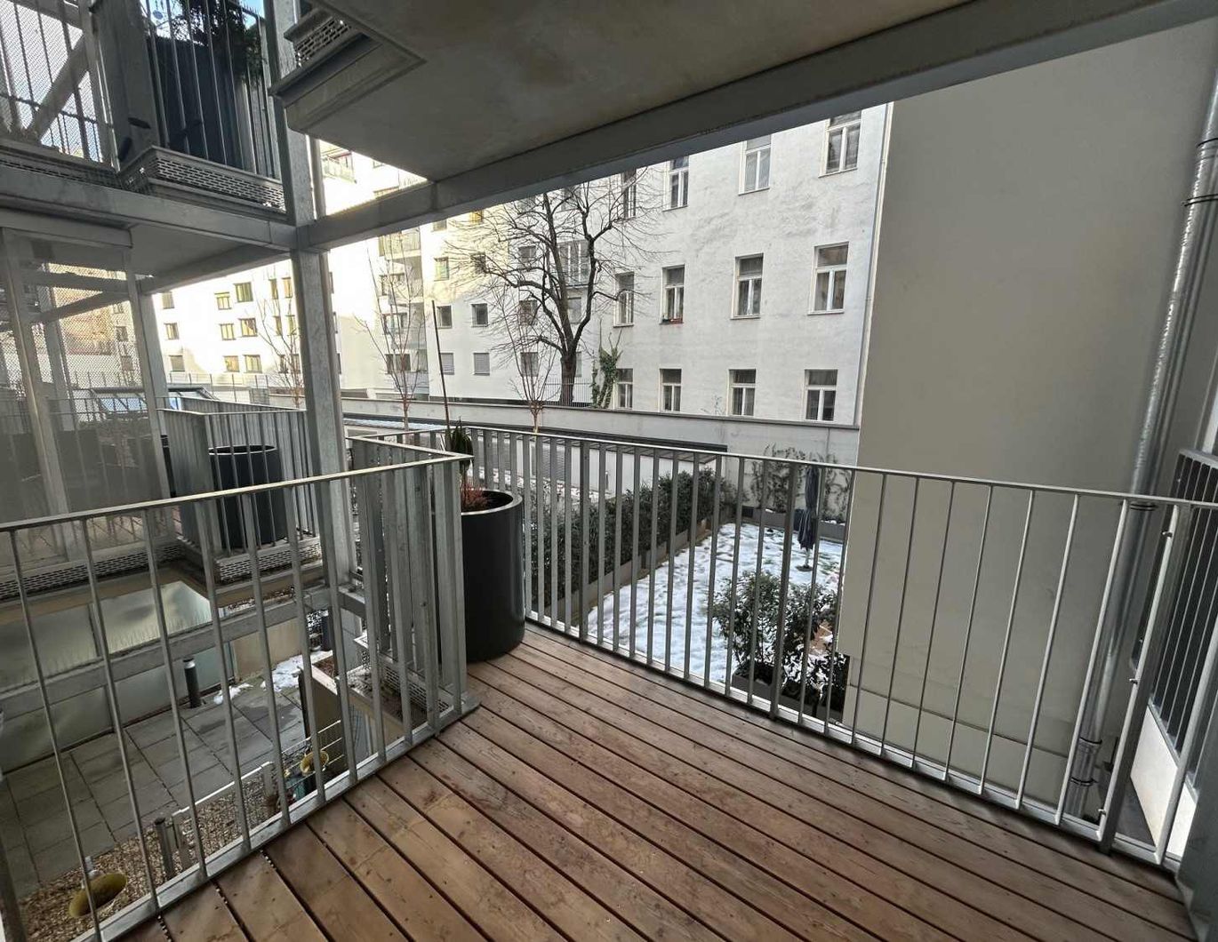 Traumhaft schöne 3-Zimmer-Balkonwohnung -  Am Modenapark!