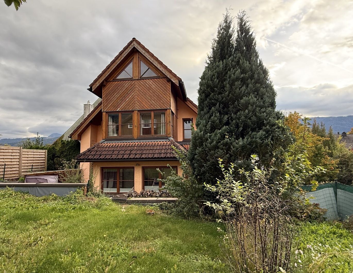 TOP Wohnhaus mit Geschäftslokal, Garten,Terrasse, Garage, zentrale und ruhige Lage! ZWEITWOHNSITZFÄHIG!