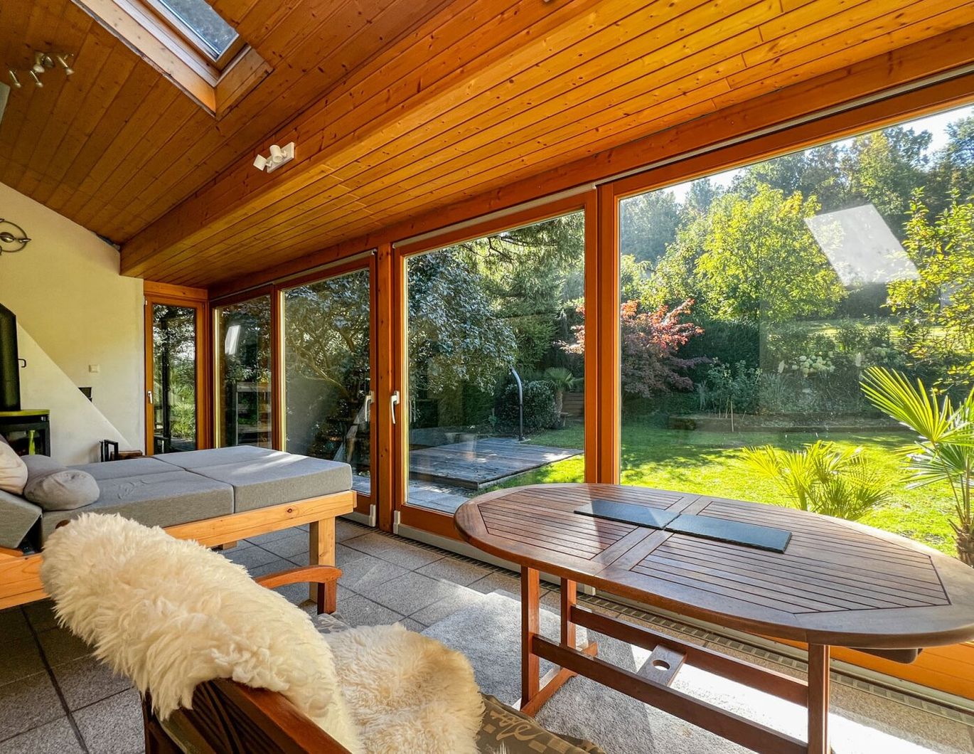 Privatsphäre pur: Einfamilienhaus in uneinsehbarer Lage mit schönem Garten