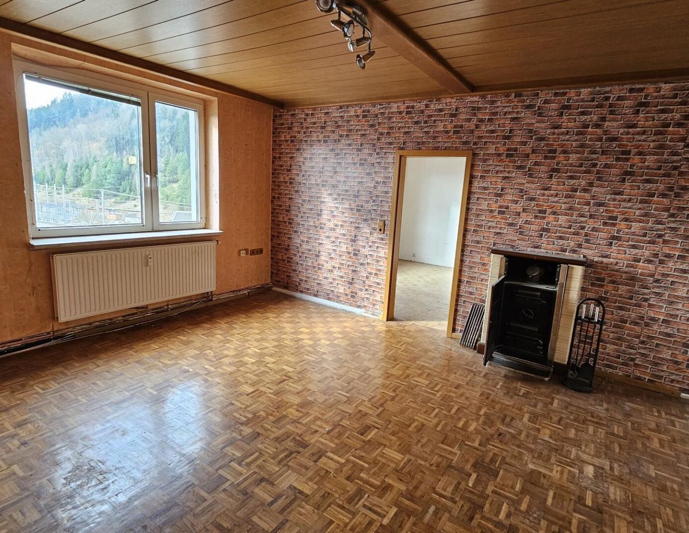 Top 3-Zimmerwohung im obersten Stock - Erstbezug nach Sanierung - unbefristeter Mietvertrag