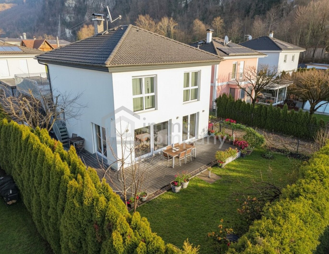 Traumhaftes Einfamilienhaus in Hohenems | 126m² Wohnfläche | 4-Zimmer | 2 Terrassen mit 100m² Gesamtfläche | moderne Einrichtung | großes Carport