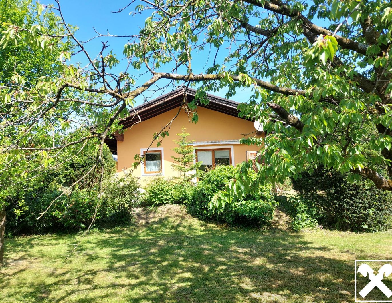 Wochenendglück auf großem Grundstück mit Pool und in Seenähe!