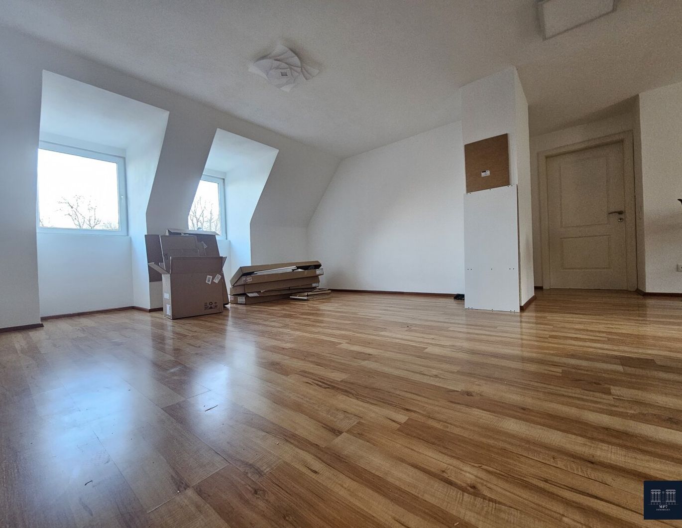 Frisch sanierte 4-Zimmer-Altbauwohnung mit großem Garten - Dachgeschoss