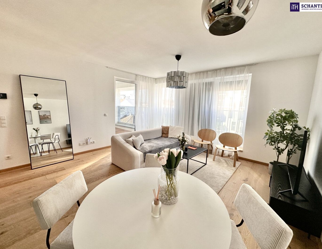 REDUZIERT! Sofort Bezugsfertig in Bestlage! Traumhafte Dachgeschosswohnung mit Loggia und Panoramafenster ++ Weitblick über Wien ++ Komplett Eingerichtet ++ Dachgeschossneubau aus 2021 ++ Auch für Anleger!!!