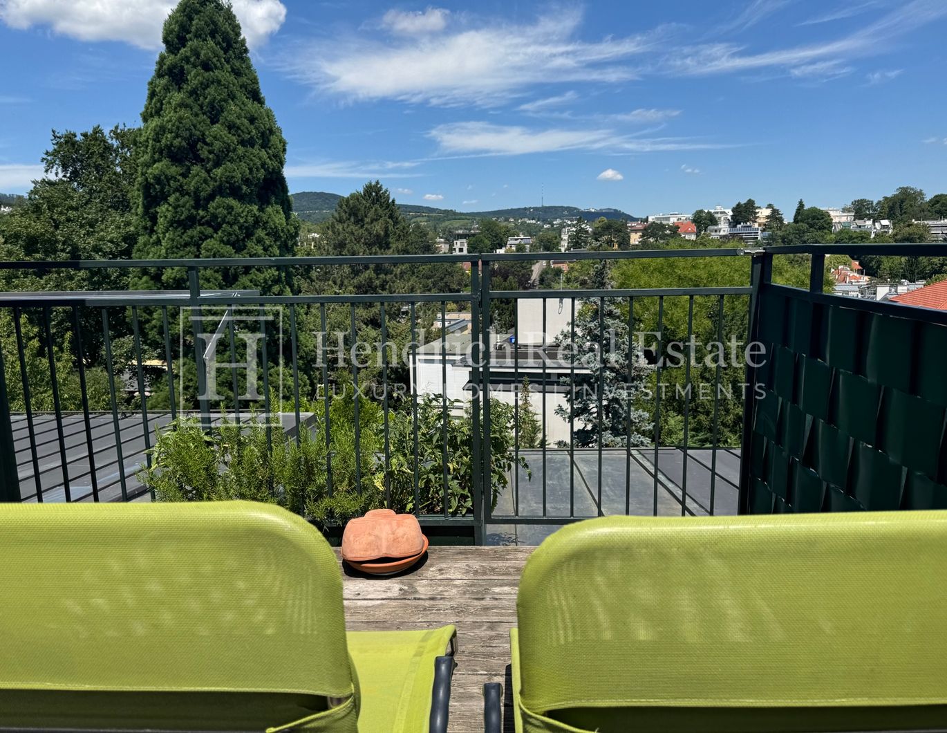 Stilvolle solitäre 3-Zimmer-Dachterrassenwohnung mit Kahlenbergblick, direkter Liftfahrt & Garage
