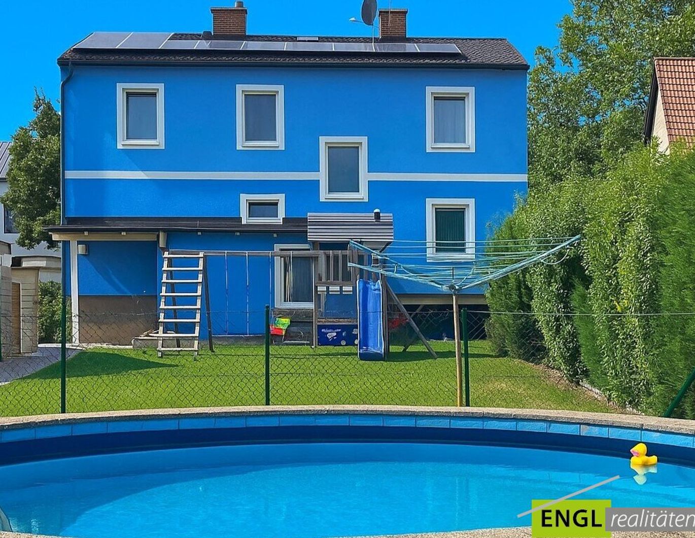 Familien-Idylle mit Pool und nachhaltiger Energieversorgung