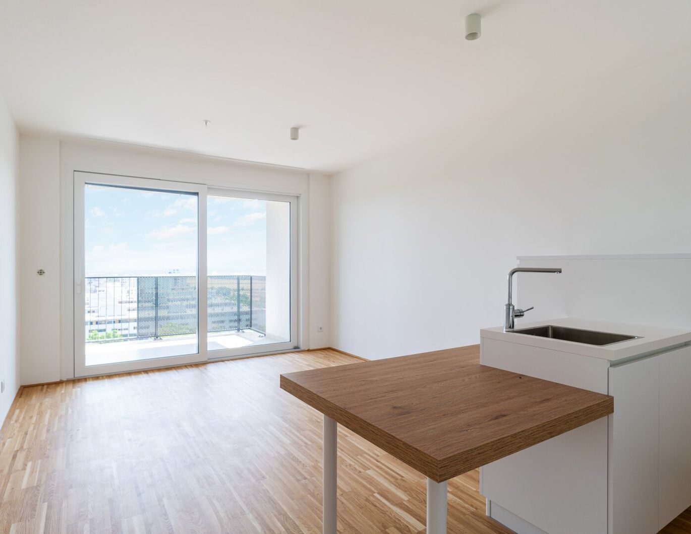 TABA Tower - Serviciertes Apartment mit grandiosem Fernblick direkt an der U1 Oberlaa - begehbarer Kleiderschrank, inkl. Heizung, Kühlung, Strom, Internet und Fitnessraum!