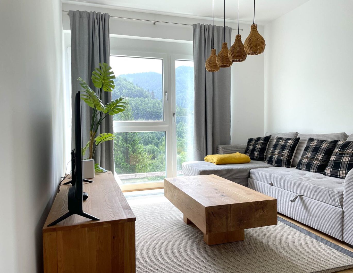 Voll möblierte Dach-Maisonette am Semmering - Ganz oben/ Traumblick ins Grüne/herrliche Sonne von früh bis spät!